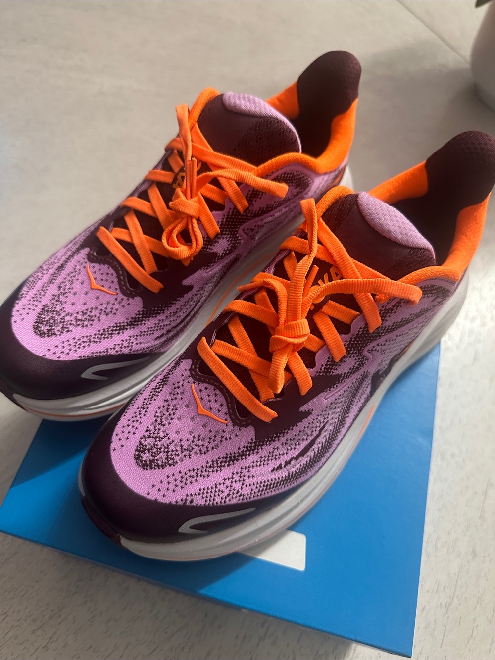 Hoka Clifton 10 Big kids size 6